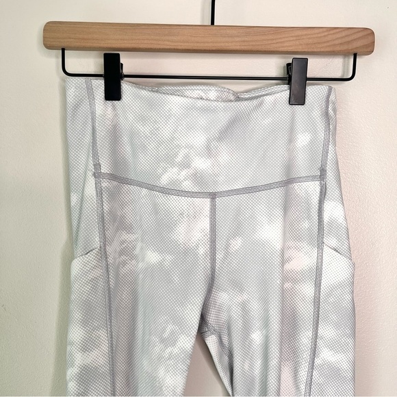 ATHLETA Ultimate Stash Pocket Printed Capri - Picture 3 of 13